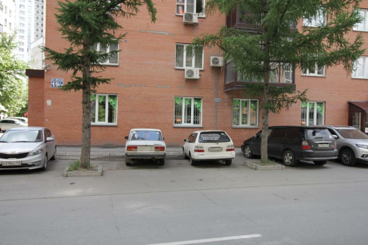 Dachny Hostel На Метро "Заельцовская" Novosibirsk Exterior photo